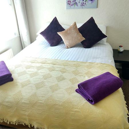 Rowe Gardens - Self Catering - Guesthouse Style - Comfortable Twin Or Double Rooms - Quiet Residential Area 沃金顿 外观 照片