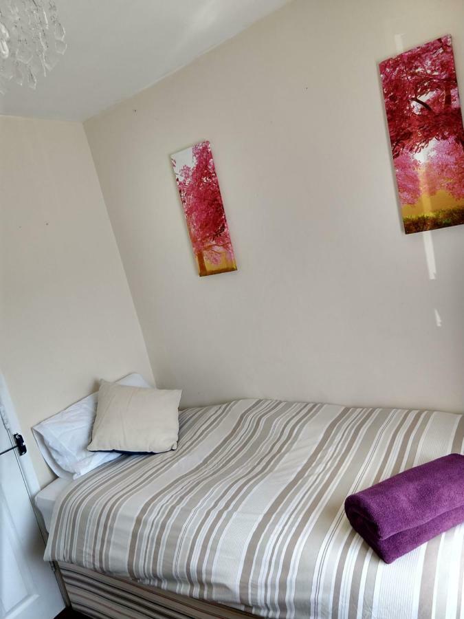 Rowe Gardens - Self Catering - Guesthouse Style - Comfortable Twin Or Double Rooms - Quiet Residential Area 沃金顿 外观 照片
