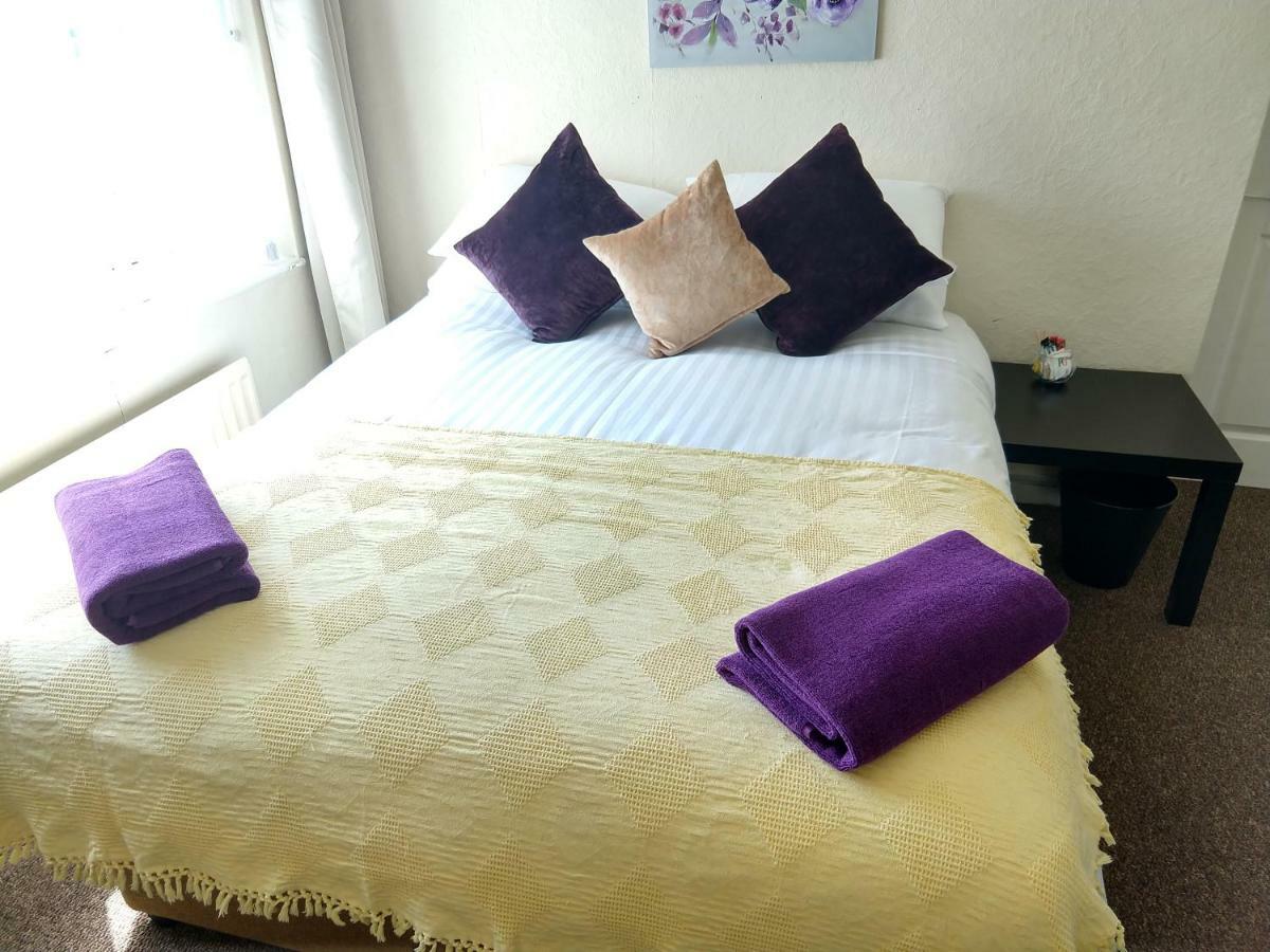 Rowe Gardens - Self Catering - Guesthouse Style - Comfortable Twin Or Double Rooms - Quiet Residential Area 沃金顿 外观 照片