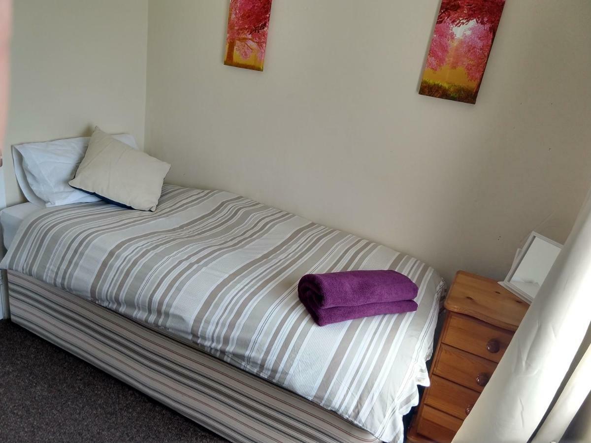 Rowe Gardens - Self Catering - Guesthouse Style - Comfortable Twin Or Double Rooms - Quiet Residential Area 沃金顿 外观 照片